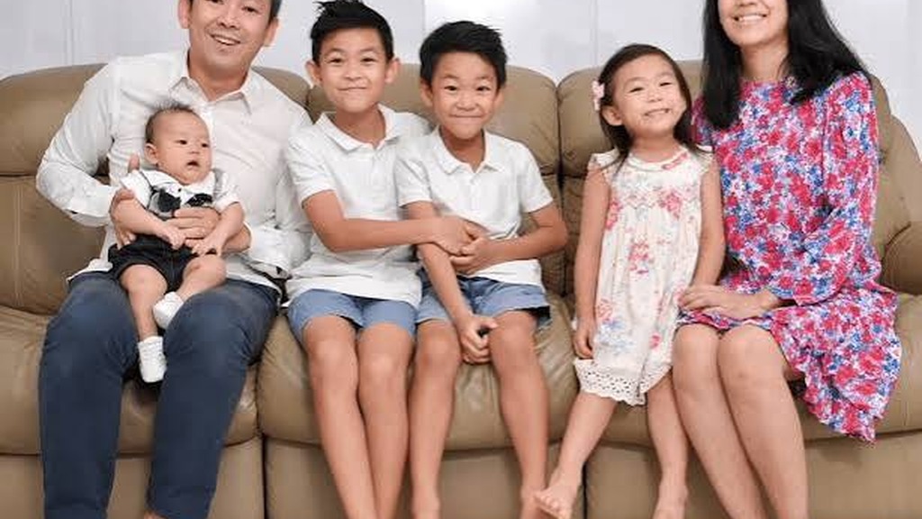 S'PORE DAD DEMANDS DAUGHTER GIVE S$5,000 WEDDING RED PACKET MONEY TO PAY FOR BROTHER LUXURY CAR LOAN