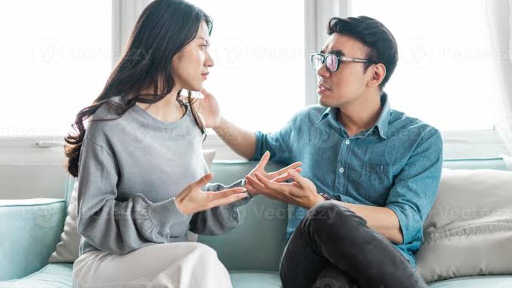 S'PORE GIRL KEEPS LECTURING BF ABOUT SAVING FOR BTO, HE DISCOVERS SHE SPENDS S$1,500 MONTHLY ON LUXURY PET ACCESSORIES