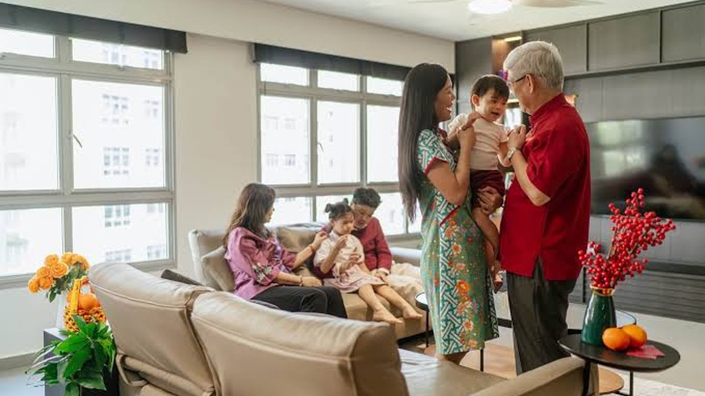 S'PORE DAD LENDS SON S$15,000 FOR BUSINESS BUT DEMANDS DAUGHTER GIVE UP HER WEDDING FUND TO PAY FOR IT